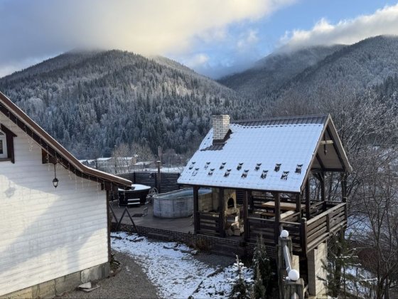 Оренда будинку в Карпатах з чаном та  сауною з басейном Татаров