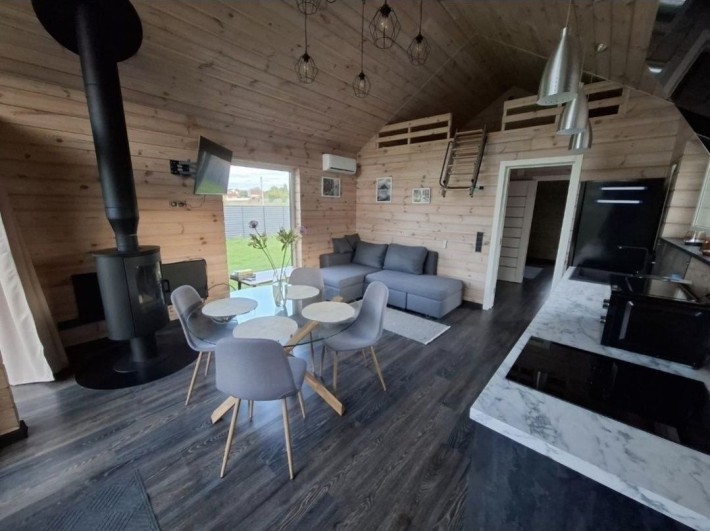 Дуже затишний будиночок біля струмка - фото 1