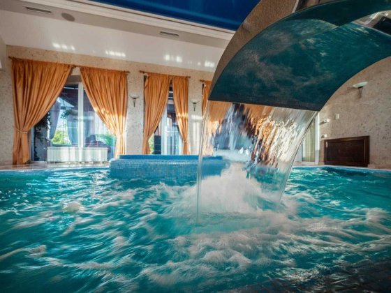 Подобова Аренда !Будинку VIP класа!22спальних місця з теплим  басейном Счастливое