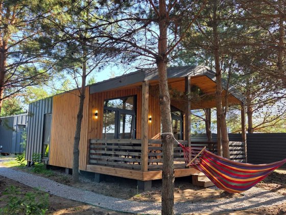 Відпочинок під Києвом . Котедж в сосновому лісі з просторою терасою Ясногородка