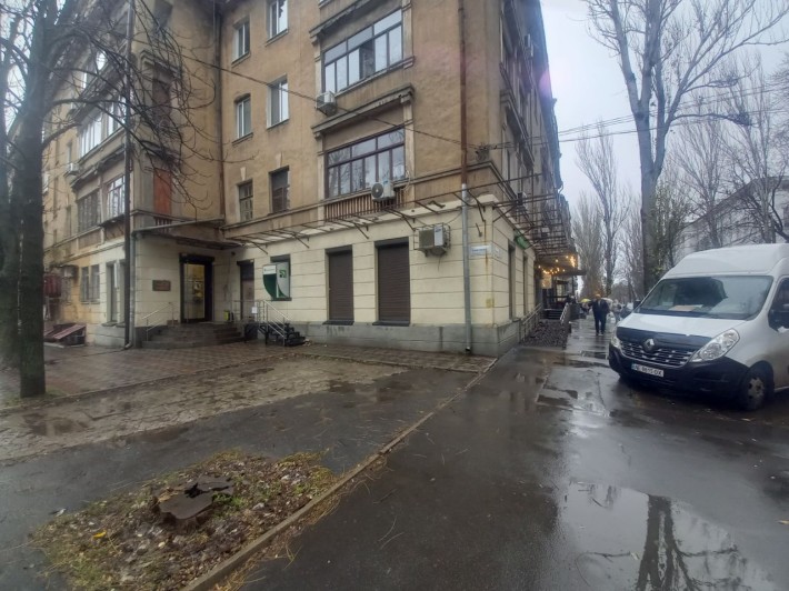 60 м2, на червоній лінії гончара, окремий вхід. - фото 1