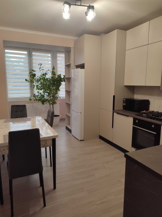 Подобова оренда квартири в центрі міста - фото 1