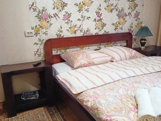 Подобово однокімнатна квартира в центрі.фіскальний чек Шостка