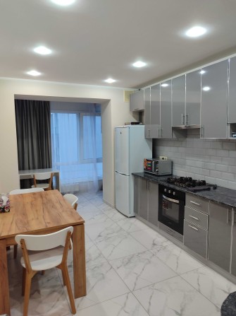 Подобова оренда однокімнатної квартири в центрі міста - фото 1