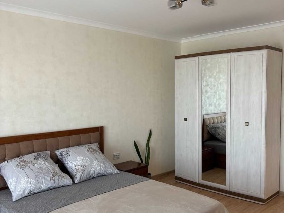 ЦЕНТР ЯРОВИЦЯ ЛЮКС 1к, 2к Квартири ПОДОБОВО Погодинно Луцьк