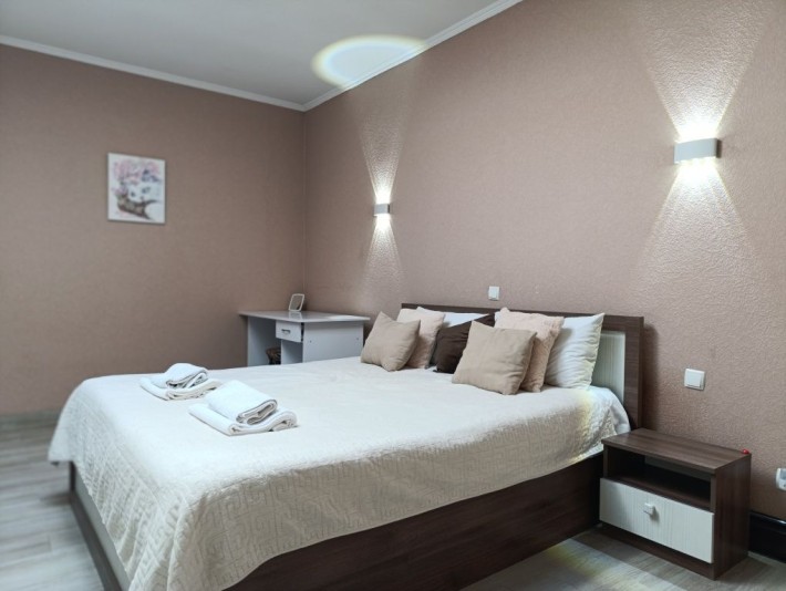 Двокімнатна,простора квартира в центрі міста на вул. Турецька - фото 1