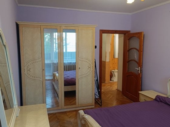 Подобова оренда трикімнатної квартири Черновцы