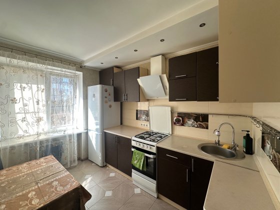 1 кiмн комфорт до центру 10 хв. затишна як вдома , бронюйте по тел. Черкассы