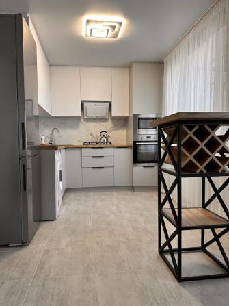 Світло НЕ відключають!Квартиртира в ЦЕНТРІ МІСТА з АВТОРСЬКИМ РЕМОНТОМ - фото 1