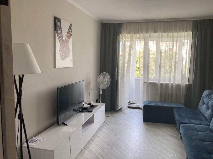 2-к центр,ЛЮКС,Грушевського,66,подобово,5 спальних,док.СМАРТ,біля парк - фото 1