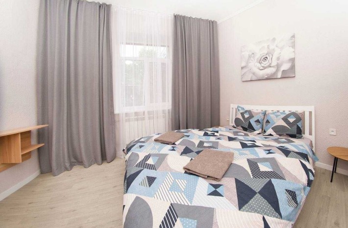 ЛЮКС, ЦЕНТР,  2-х к.кв Воскресенская 38  подобово чи погод. НОВИЙ РІК - фото 1