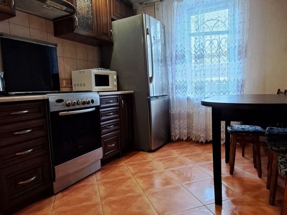 Поряд з центральним автовокзалом. Винница