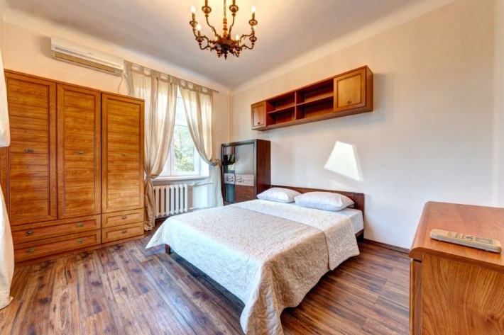 Посуточно 3ком-я возле метро Кловская на Кловском спуске 13 - фото 1