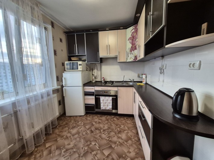 Подобово та погодинно здається 1 кімнатна квартира на Митниці - фото 1