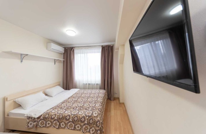 Подобова оренда, біля метро -живіть з комфортом! Є своє укриття! - фото 1