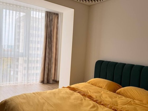 Подобово здається в оренду гарна квартира в центрі міста в новобудові Черкассы