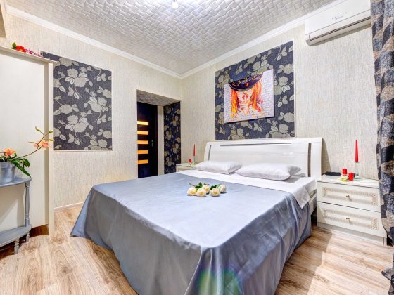 Оренда подобова 4к квартири поруч з м. Золоті Ворота Киев