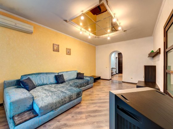 Уютная 3к квартира м. Площа Льва Толстого (в 250 метрах). Київ