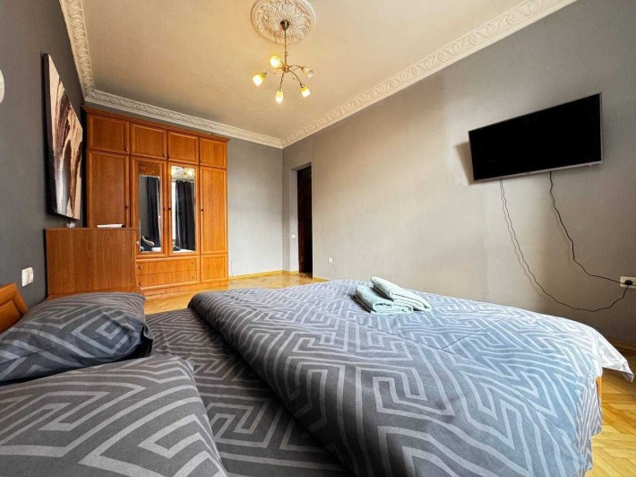 Оренда подобово сучасної 3к квартири, м. Палац Спорту (2 хвилини) - фото 1