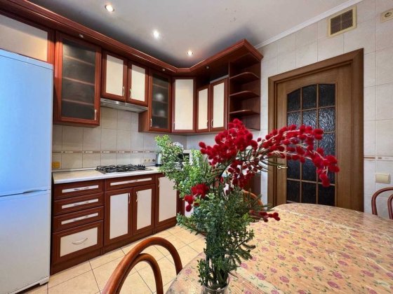 2-кімн. квартира біля метро Лівобережна: поруч з МВЦ Шептицкого Киев