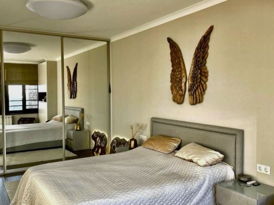 Квартира подобово м.харківська ЖК Лебединий гарна ціна і якість / брон Киев