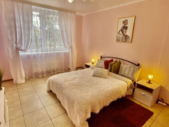 СВІТЛО є завжди !Низький поверх! Почасово ,посуточно в 2 мин від метро Київ