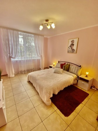 СВІТЛО є завжди !Низький поверх! Почасово ,посуточно в 2 мин від метро - фото 1