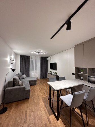 Сучасна квартира подобово в центрі. - фото 1