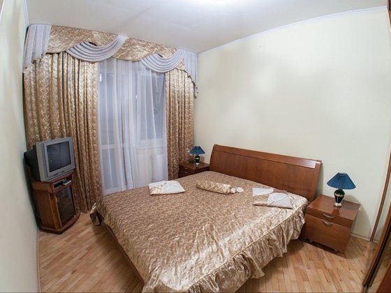 Площа Ринок, Погодинно Подобово Цілодобово