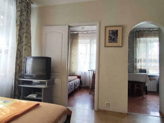 метро Політехнічний , 2й поверх ,5 хвилин пішки Киев