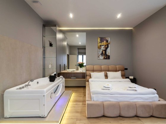 Однокімнатні апартаменти з джакузі, вул.Крехівська 10, центр Львів