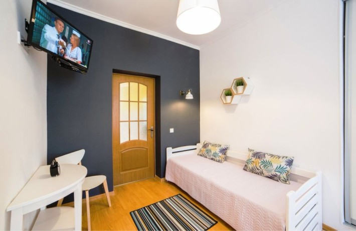 Подобово -1 кім район Площа Ринок, до трьох осіб. Без передоплати - фото 1