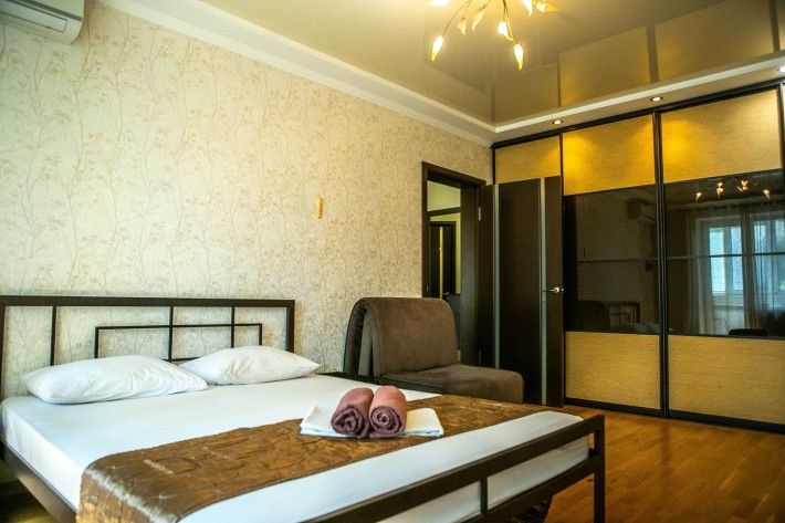 Сдам посуточно квартиру на Победе возле больницы ( понедельно) - фото 1