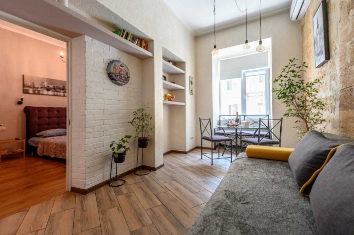 Аренда квартиры 1 этаж  посуточно/помесячно Центр города/6010 - фото 1