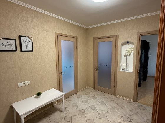 Подобово, 3-х кімнатну, вул.Ахматової 15,м.Позняки Київ