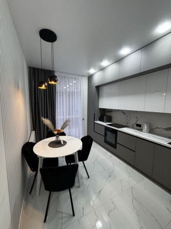 Подобова оренда квартри в ЖК Huge Пасічна/Зелена/Пимоненка - фото 1