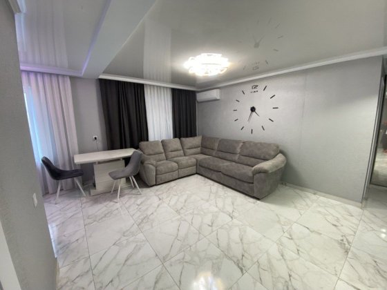 Подобово Сдаеться 2 кімн вип квартира  біля Варуса космічний район Запоріжжя