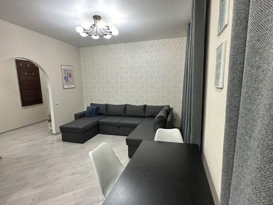 ПОДОБОВА квартира , у центрі міста ТЦ Украіни . Запорожье