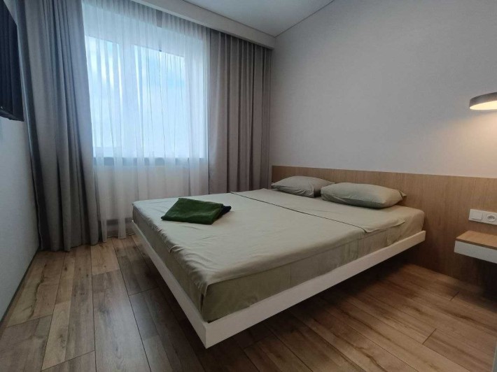 2-кімнатна квартира з дизайнерським ремонтом ТЦ Наша Правда подобово - фото 1