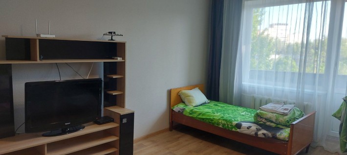 Сдам 1 комнатную квартиру ж/м Победа-4, посуточно, на любой срок - фото 1