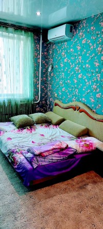 Сдам 1 комнатную квартиру с ремонтом посуточно пр.Гагарина, ТЦ ДАФИ - фото 1