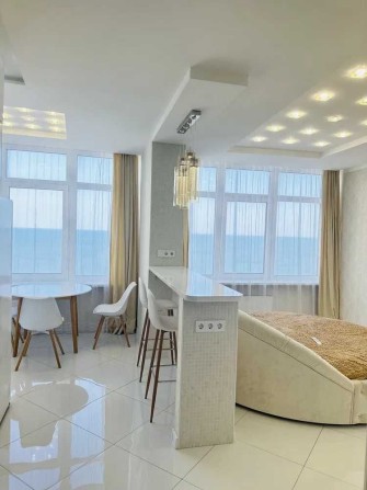 Сдам посуточно однокомнатную квартиру 32 Ж, Аркадия, ул.Каманина - фото 1