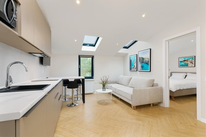 Оренда сучасних 2-кімнатних апартаментів у самому центрі міста - фото 1