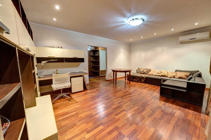 Оренда подобова 3к апартаментів в Шевченківському р-н (м. Університет) - фото 1