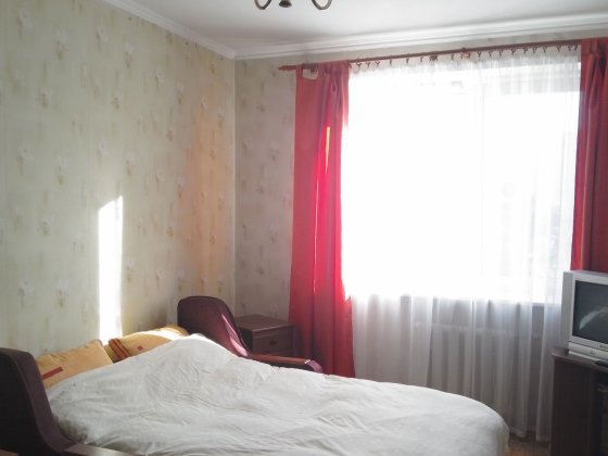 Велика квартира поруч з метро Позняки Киев