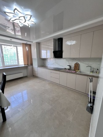 Люкс квартира. Жк Острова. Аренд. По суточно, посуточно 2х комнатную. - фото 1