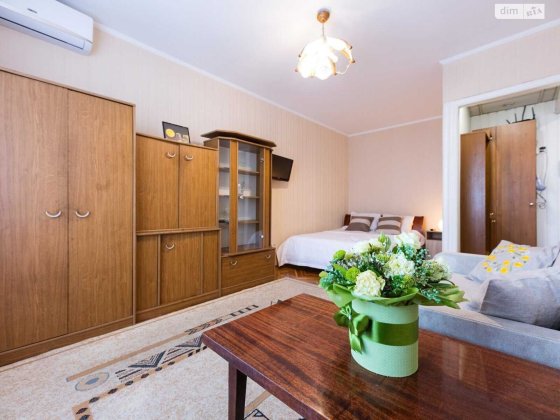 Вул. Борщагівська 4 в Києві, КПІ, Охматдит Київ