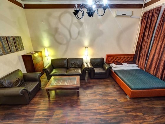 Апартаменты 4к посуточно авторский ремонт центр на Саксаганского 78 Киев