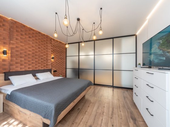 Подобова оренда, лофт студія метро Бориспільська, Бажана 17 Киев