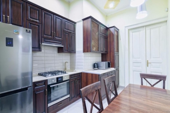 Гребінки 9   квартира в центрі - фото 1